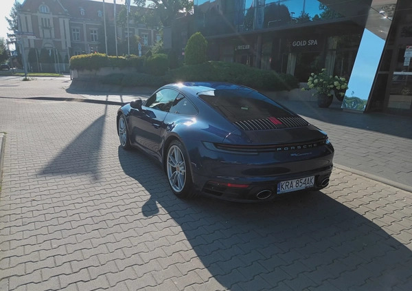 Porsche 911 cena 520000 przebieg: 85000, rok produkcji 2019 z Międzychód małe 79